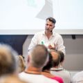 Temadag med Mikael Kamber og en flok begejstreret deltagere, juni 2018.<br>Copyright: APROPOS kommunikation
